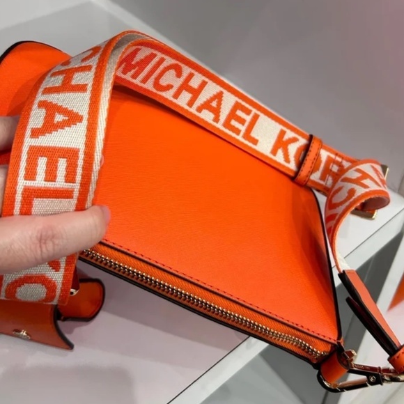 New Michael kors purse jet set crossbody with attach mk poppy - Picture 4 of 5